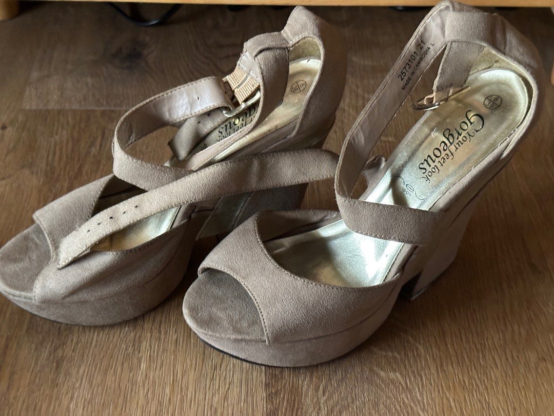 Newlook top grey heels