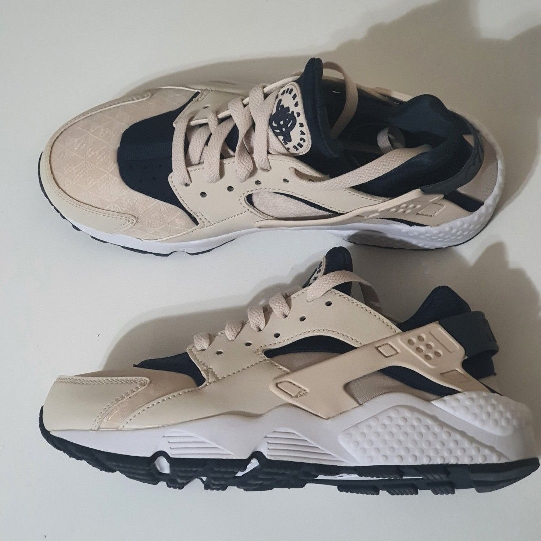 NEW Nike Air Huarache Women