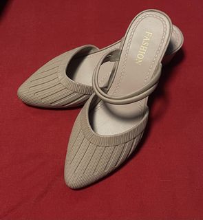 (Category: ) located in . Submitted by shopprelovedbyn (Listing ID 1199380466, Image 1). Description: .