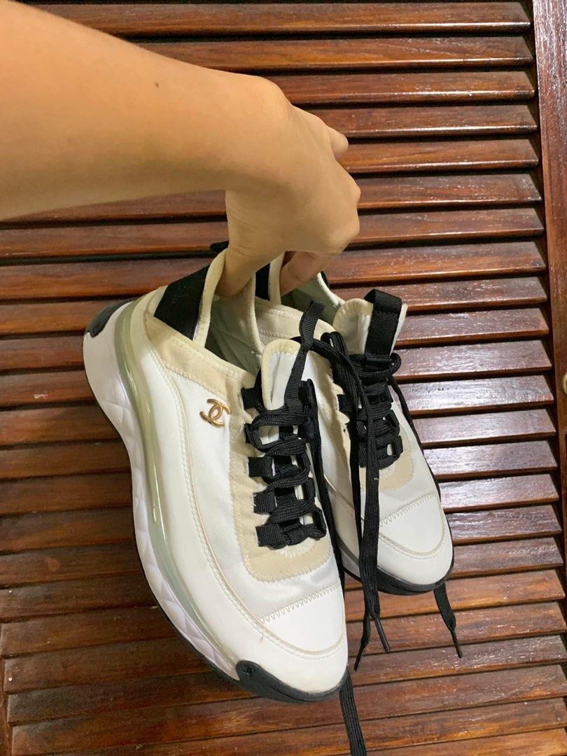 Chanel top sneakers nude