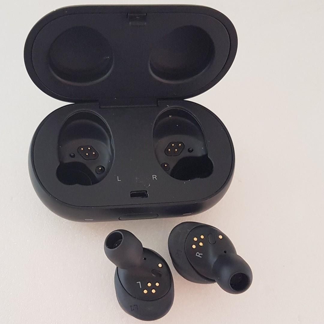 Sm r140 earbuds price best sale
