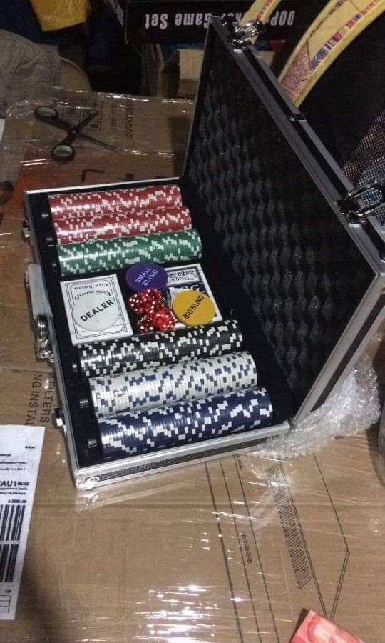 Poker set 300pcs 1500 only bnew (Category: Board Games & Puzzles) located in Manila. Submitted by akosim23 (Listing ID 1199252964, Image 1). Description: Poker set 300pcs 1500 only bnew.