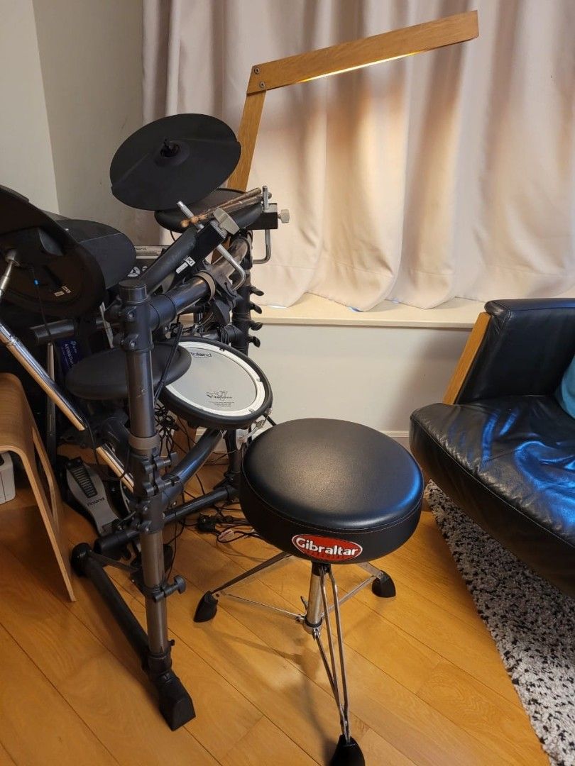 Roland percussion sound module TD6V Used, 興趣及遊戲, 音樂樂器 & 配件, 樂器 Carousell