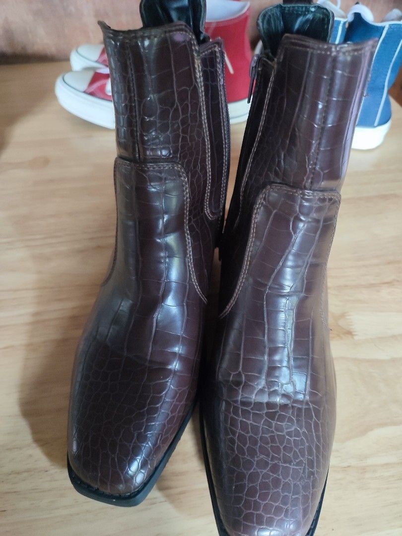 Rubi boots (Category: Boots) located in Baguio. Submitted by catdeclutters (Listing ID 1199271646, Image 1). Description: Rubi/Cotton On dark brown boots This is non-leather. Item is never used by the seller and I just tried it on. Impulsive buy..