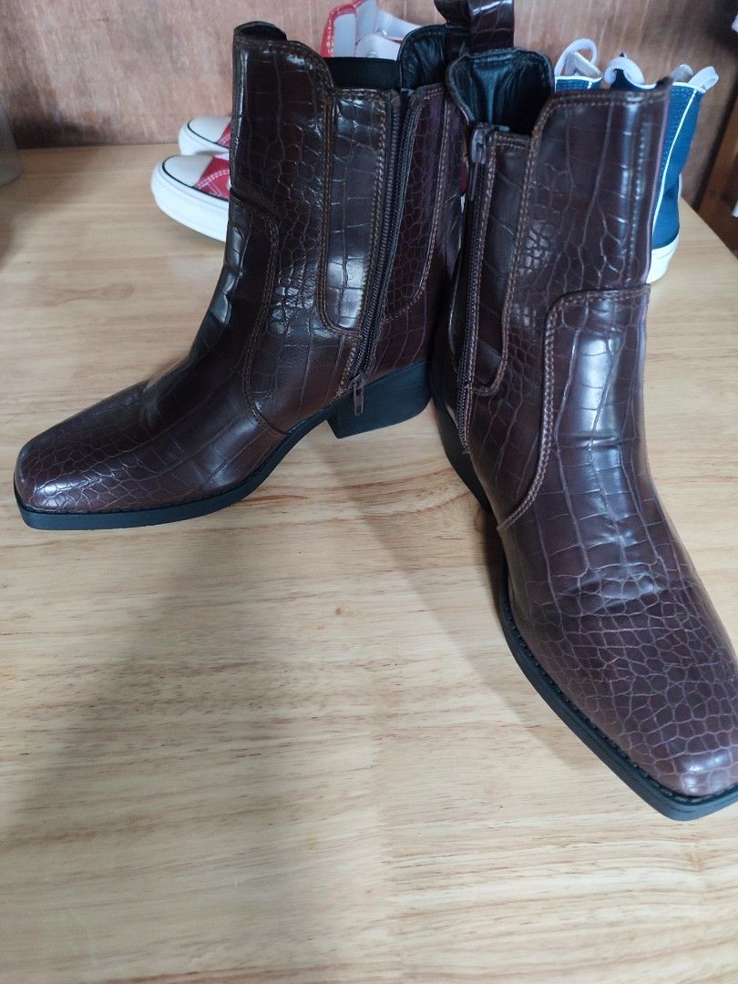 Rubi boots (Category: Boots) located in Baguio. Submitted by catdeclutters (Listing ID 1199271646, Image 3). Description: Rubi/Cotton On dark brown boots This is non-leather. Item is never used by the seller and I just tried it on. Impulsive buy..