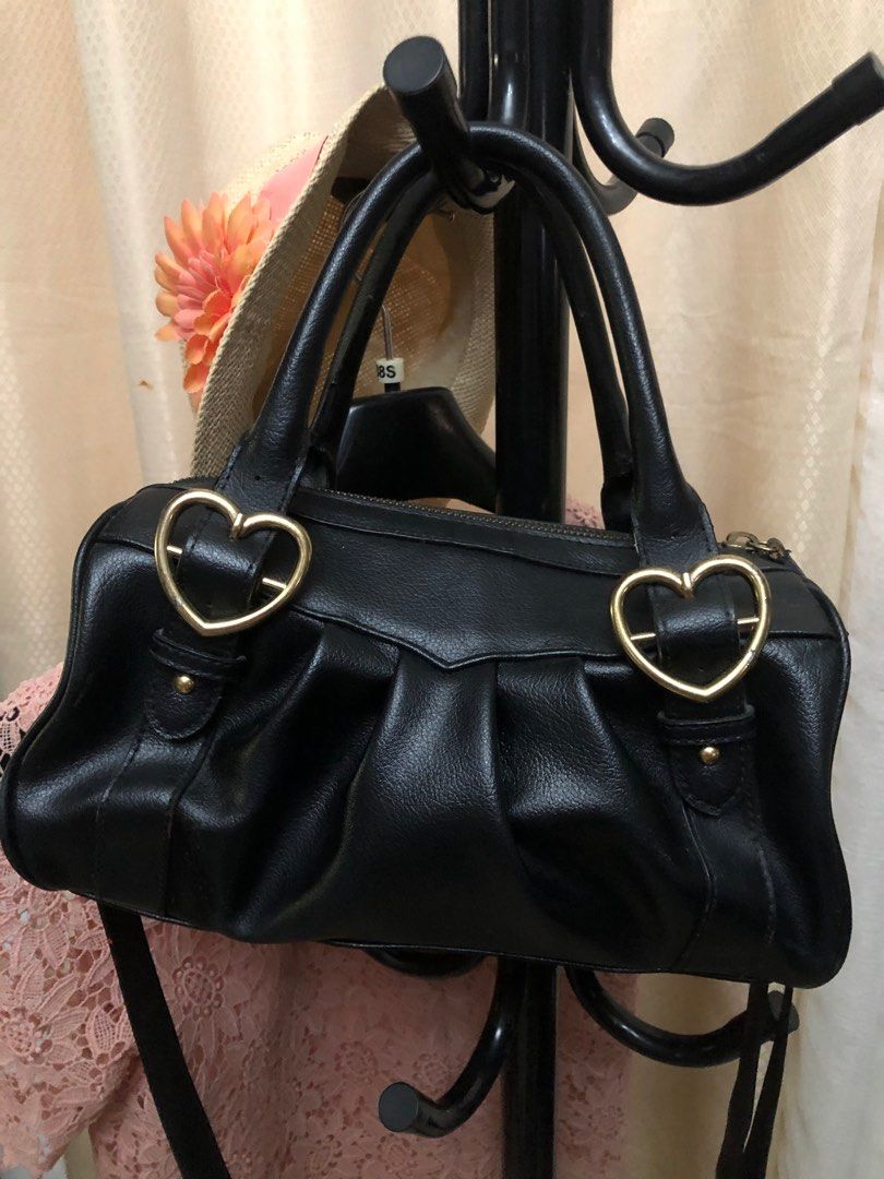 Samantha Vega two-way bag (Category: Luxury Bags & Wallets) located in Santiago. Submitted by mariesimon (Listing ID 1199252726, Image 2). Description: .