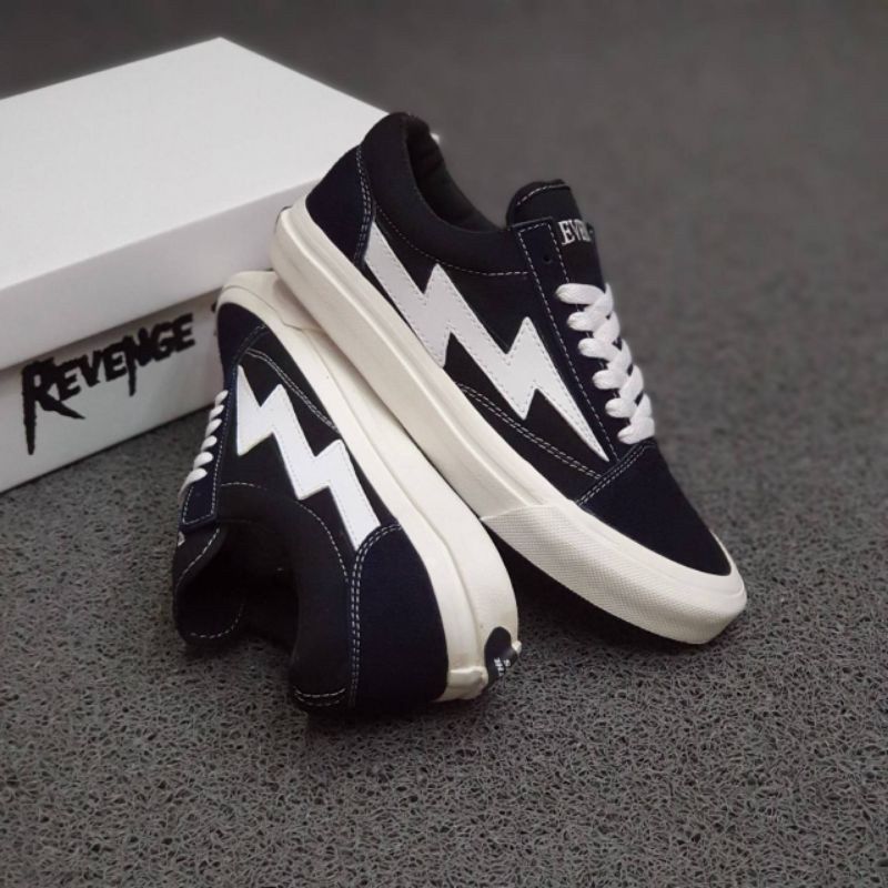 SEPATU REVENGE X STORM 55 OG PETIR BLACK WHITE IMPORT QUALITY