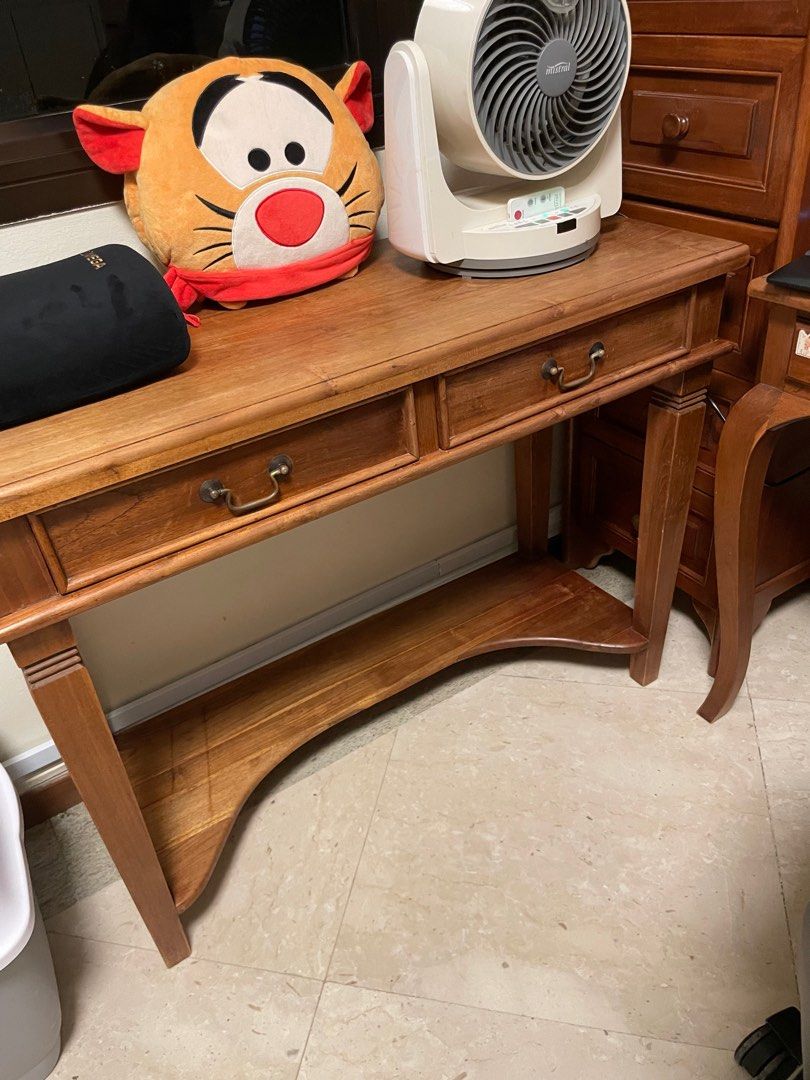 Solid wood Table (Category: Tables & Sets) located in Singapore. Submitted by emilyvan (Listing ID 1199406604, Image 1). Description: Pls arrange your own delivery 🚚 if you need delivery there will be charge depending on location..