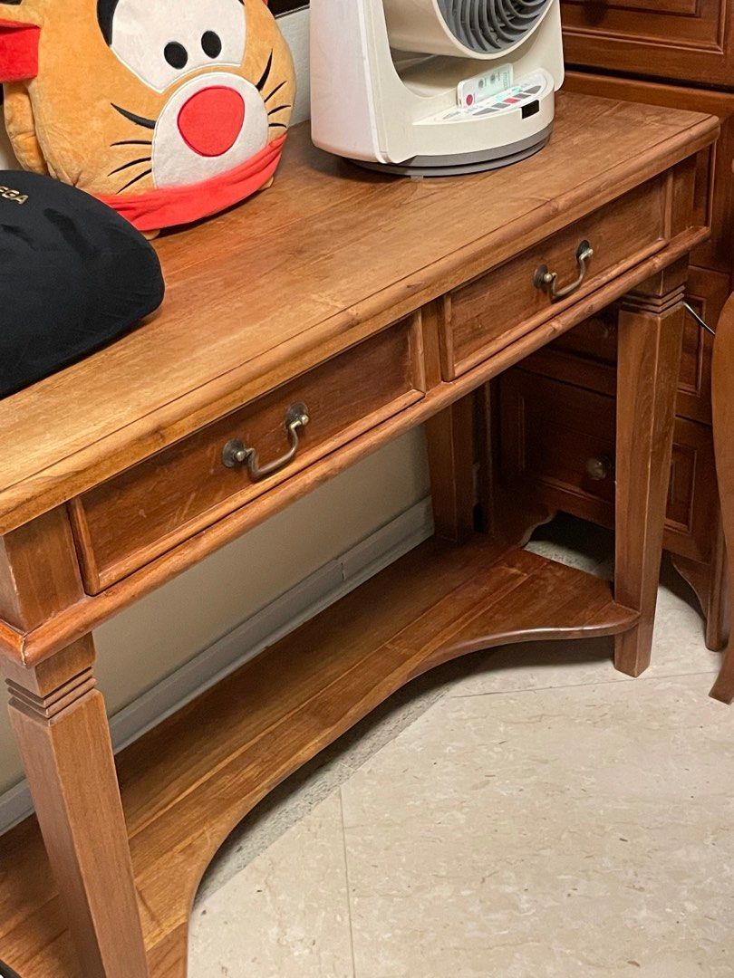 Solid wood Table (Category: Tables & Sets) located in Singapore. Submitted by emilyvan (Listing ID 1199406604, Image 2). Description: Pls arrange your own delivery 🚚 if you need delivery there will be charge depending on location..