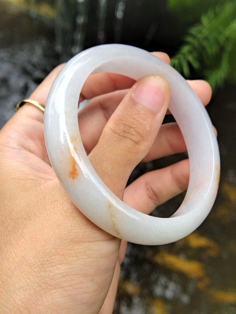 White on sale jadeite bangle