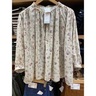 Uniqlo Flowers Blouse