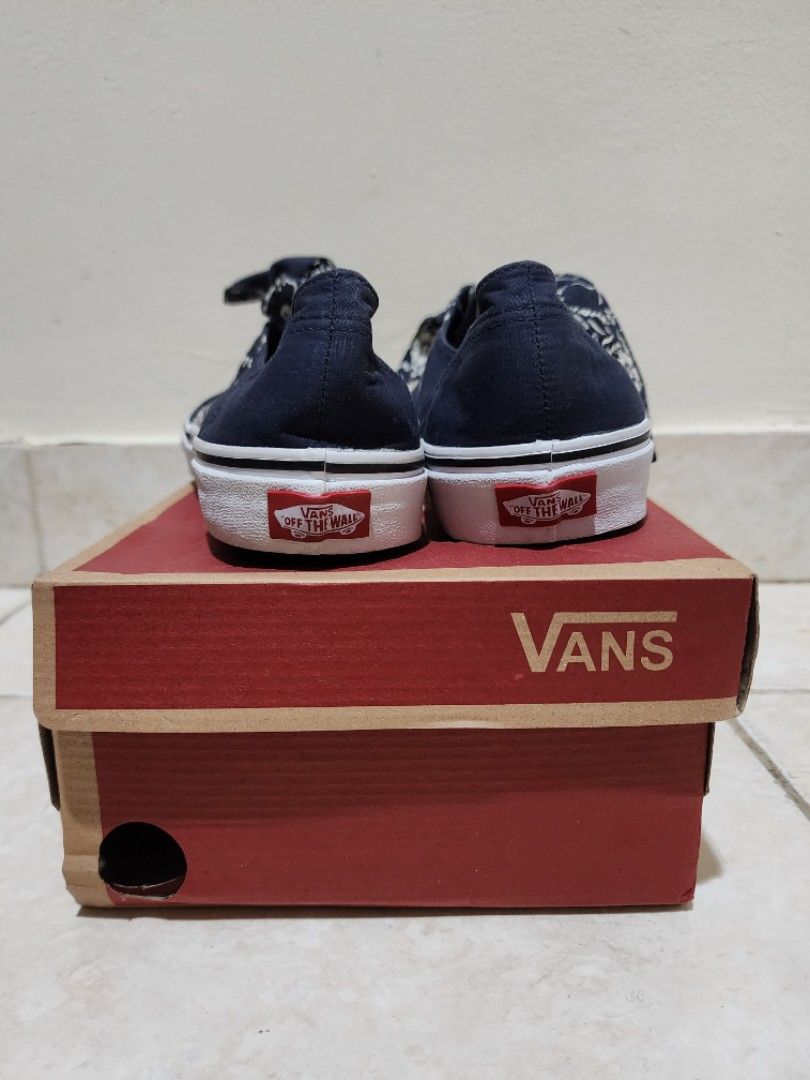 VANS AUTHENTIC BANDANA FLORAL KNOTTED PARISIAN NIGHT SZ 42 Fesyen
