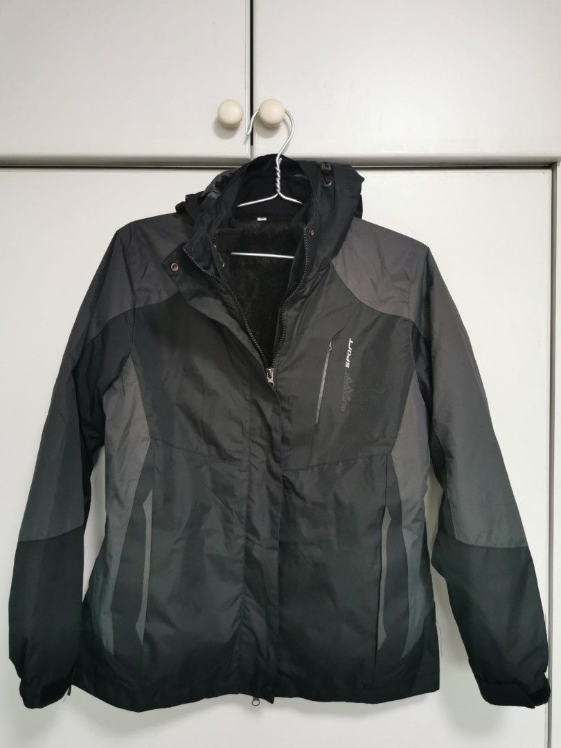 Rain jacket for outlet cold weather