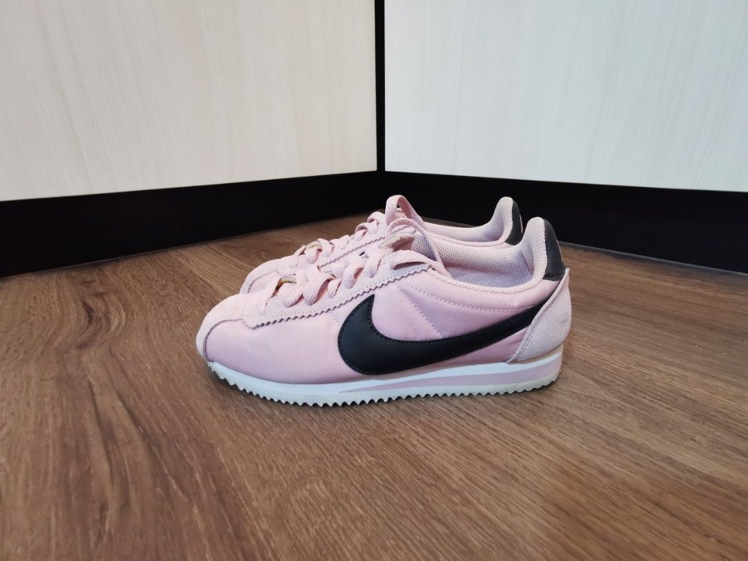 Pink nike classic on sale cortez