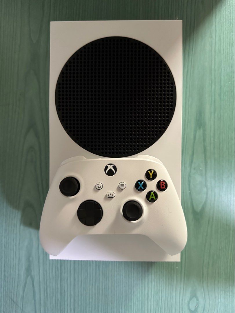 Selling xbox with digital games on sale