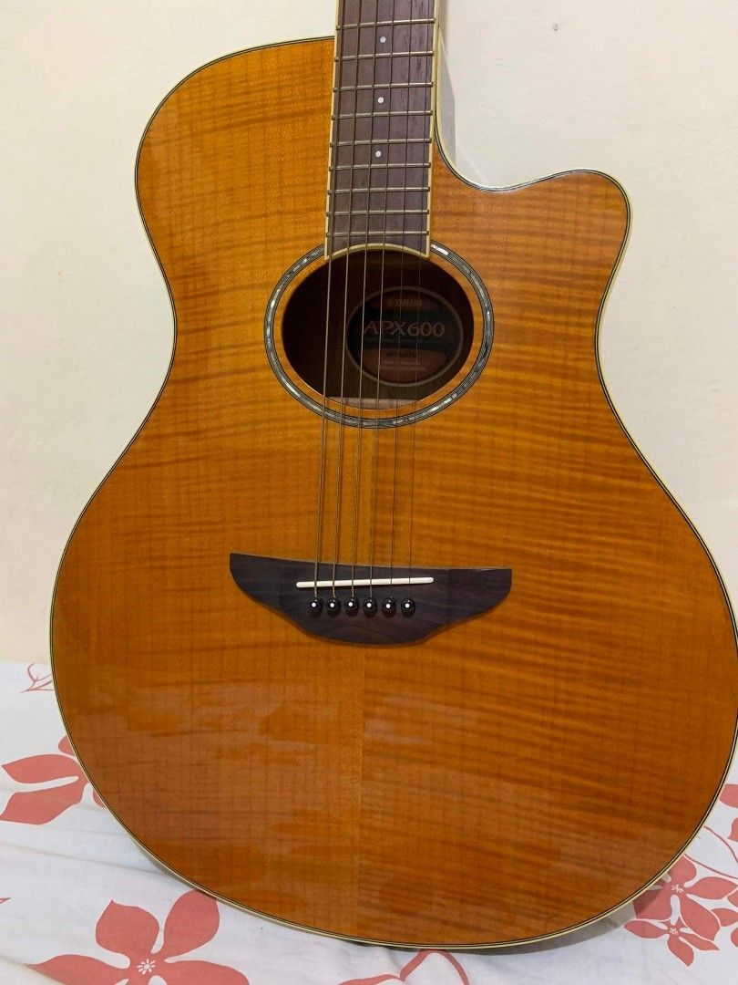 Yamaha Acoustic Guitar APX 600, Hobbies & Toys, Music & Media, Musical