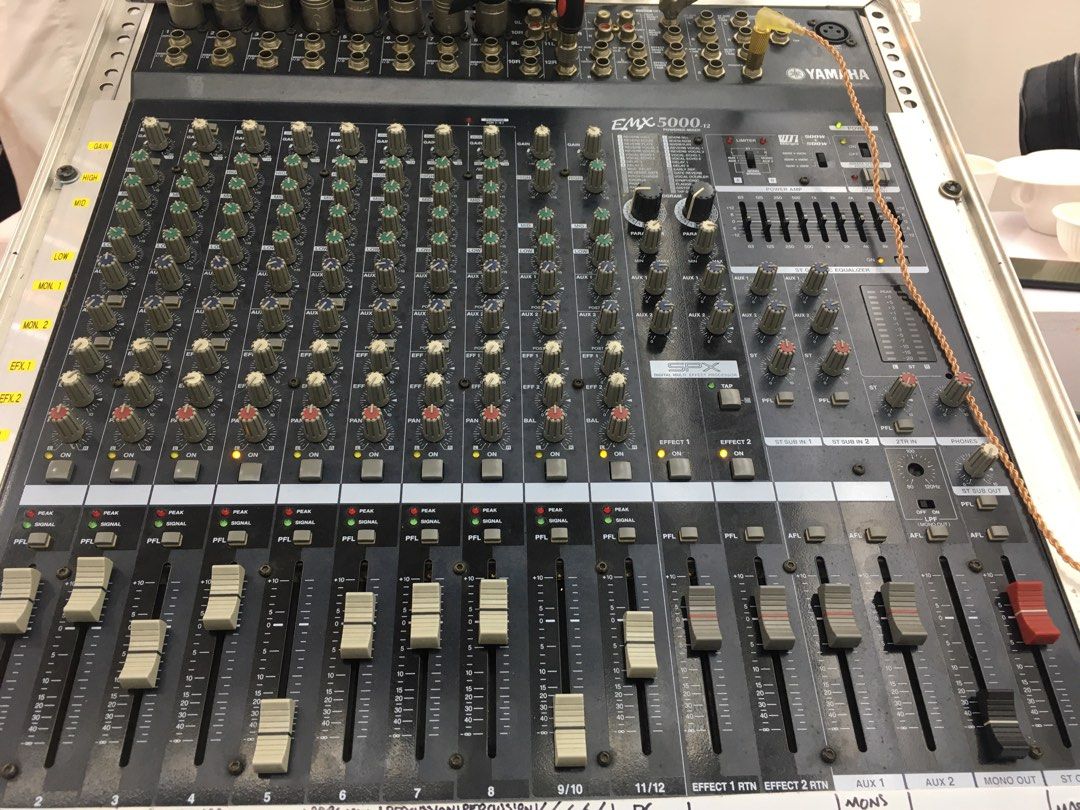 Yamaha EMX 500012 channel power mixer, Hobbies & Toys, Music & Media