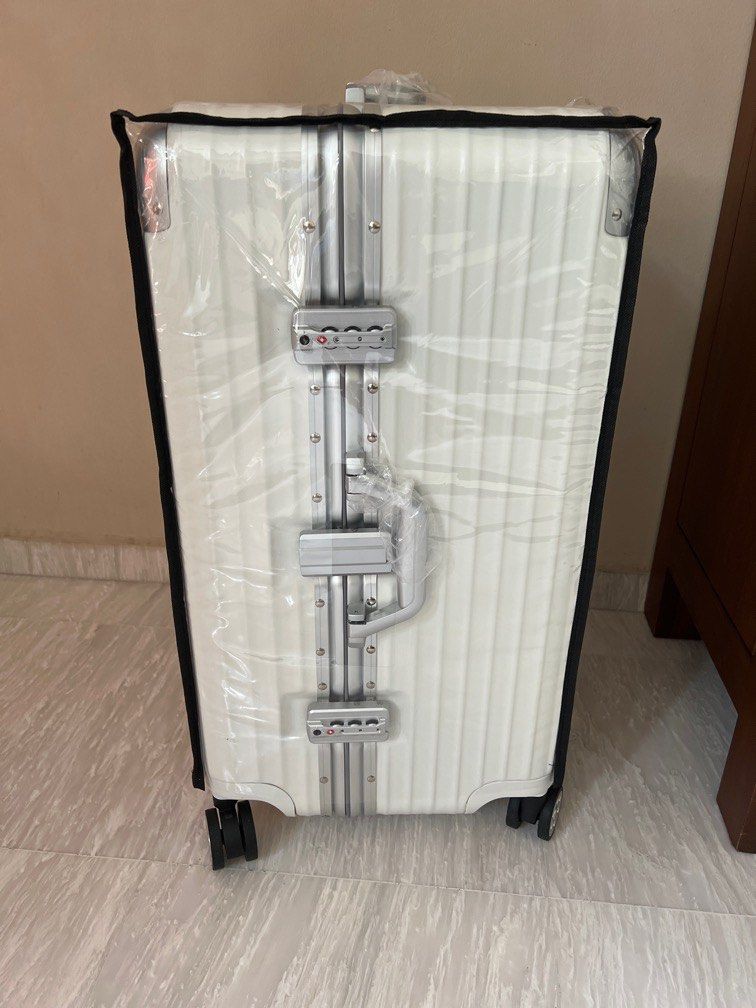 28 Inch Luggage Super Spacious Depth, Hobbies & Toys, Travel, Luggage