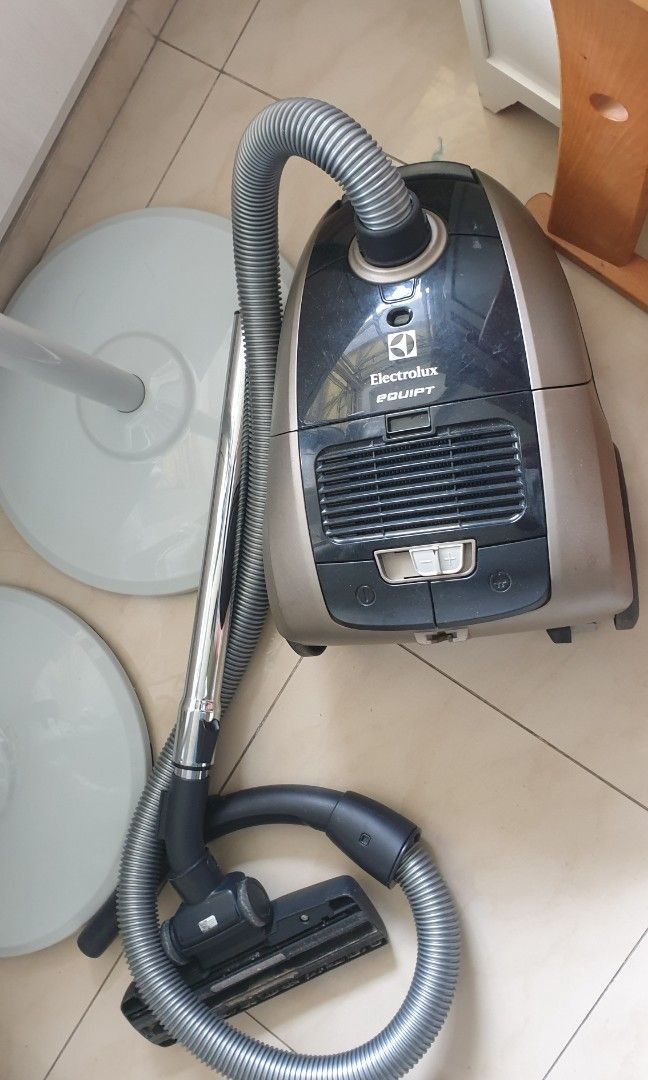 lightly used Electrolux vacuum cleaner with , Sports Equipment, Other