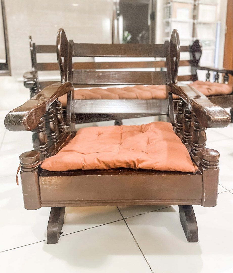 Antique Solid Mahogany Sala Set (Category: Sofas) located in San Juan City. Submitted by katemade (Listing ID 1199558124, Image 1). Description: This sala set is nearly 30 years old and is still in mint condition! Mahogany is RARE (thus highly sought after). That means that you don’t just get beauty or long-lasting quality but you also have wood that’s unique and difficult to acquire. In fact it is so heavy, at least 3-4 grown adults are needed t