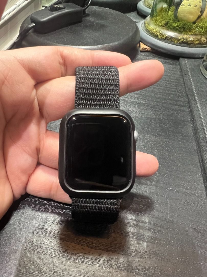 APPLE WATCH 4 SPACE BLACK 40MM Men s Fashion Watches