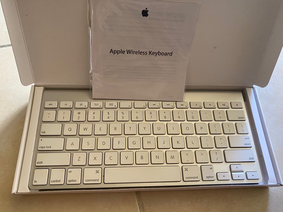 Apple Wireless Keyboard Model A1314, Computers & Tech, Parts