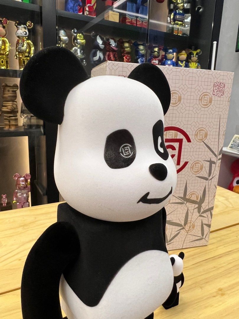 現貨bearbrick Clot Panda 100% & 400% be@rbrick, 興趣及遊戲, 玩具 ...