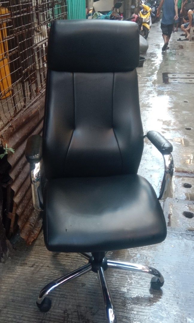 boss chair lether good as new no isue hevy duty Furniture Home