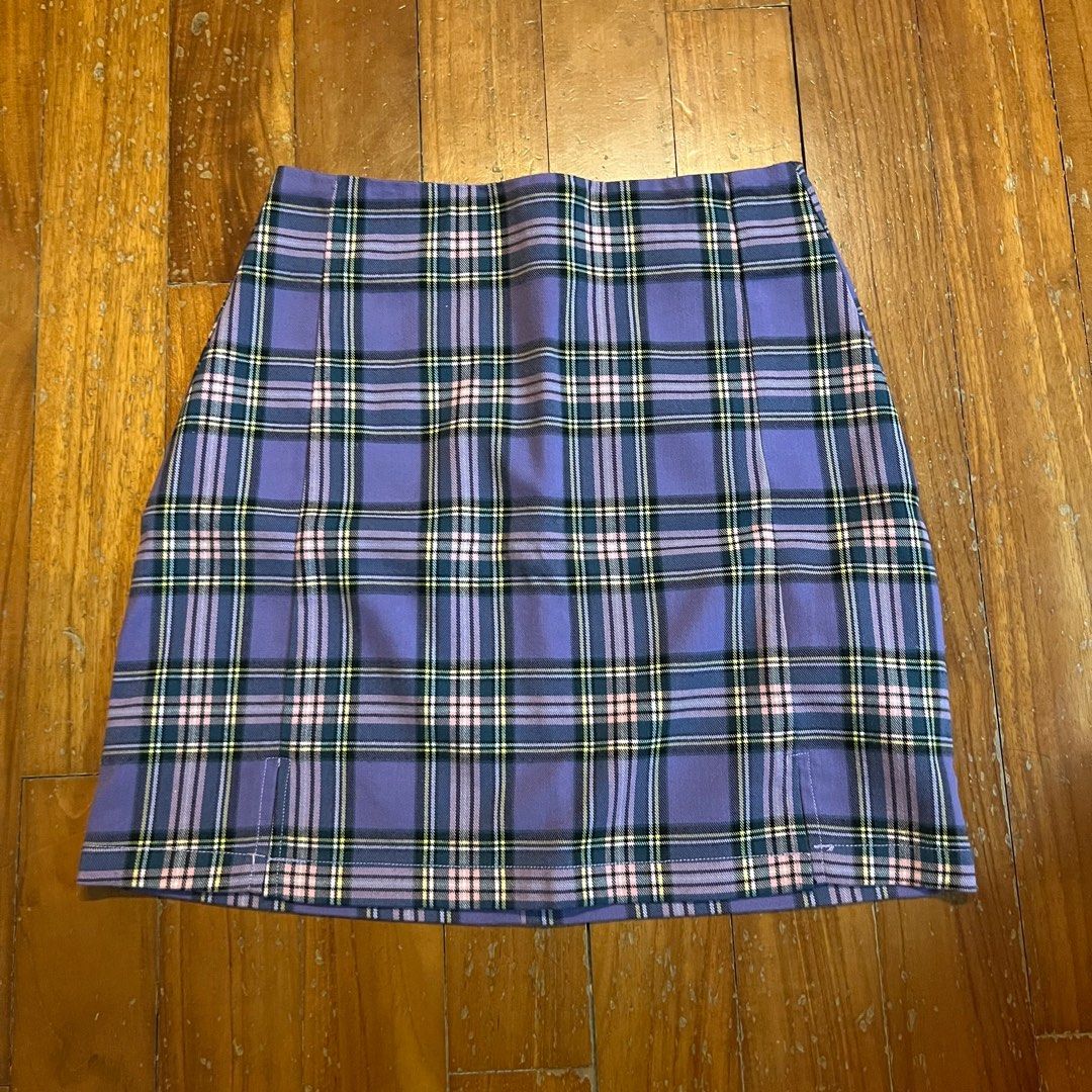 brandy melville cara skirt, Women's Fashion, Bottoms, Skirts on Carousell