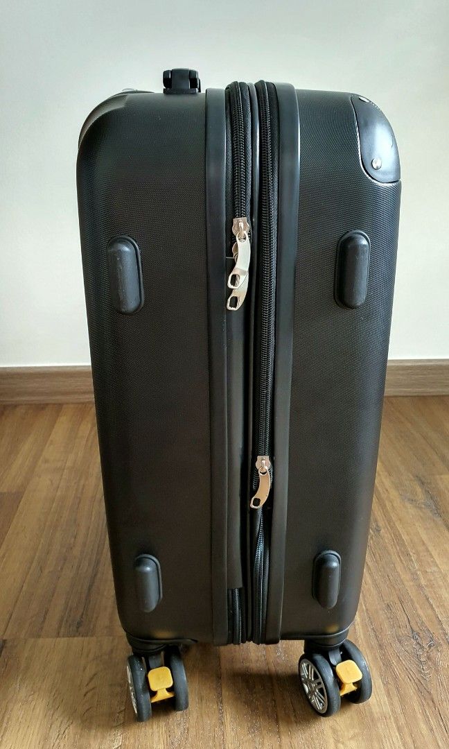 Cabin Luggage with Wheel Lock. Security Lock Spoilt only, Hobbies