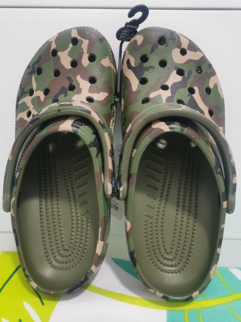 Crocs Classic Printed Camo Clog in Army Green Multi, Women's Fashion ...