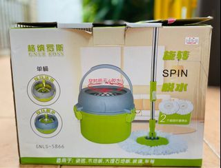 Compact mop bucket set