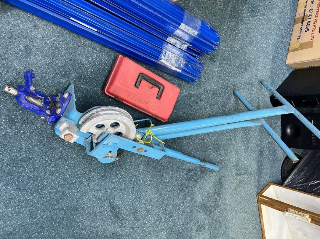 Conduit Pipe bender come with vice and various sizes dices, Home