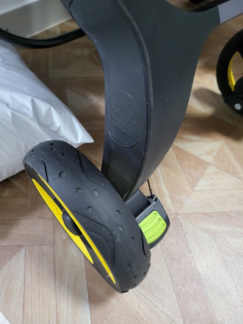 Doona Car Seat Stroller (still under warranty + freebie), Babies & Kids