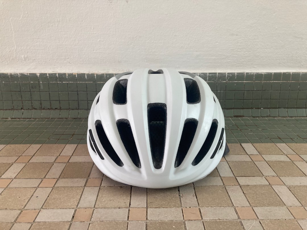 Giro Helmet White, Sports Equipment, Bicycles & Parts, Parts
