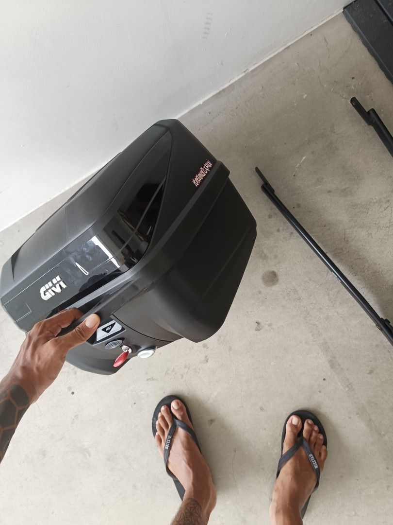 Givi rack/box sniper 150, Motorcycles, Motorcycle Accessories on Carousell