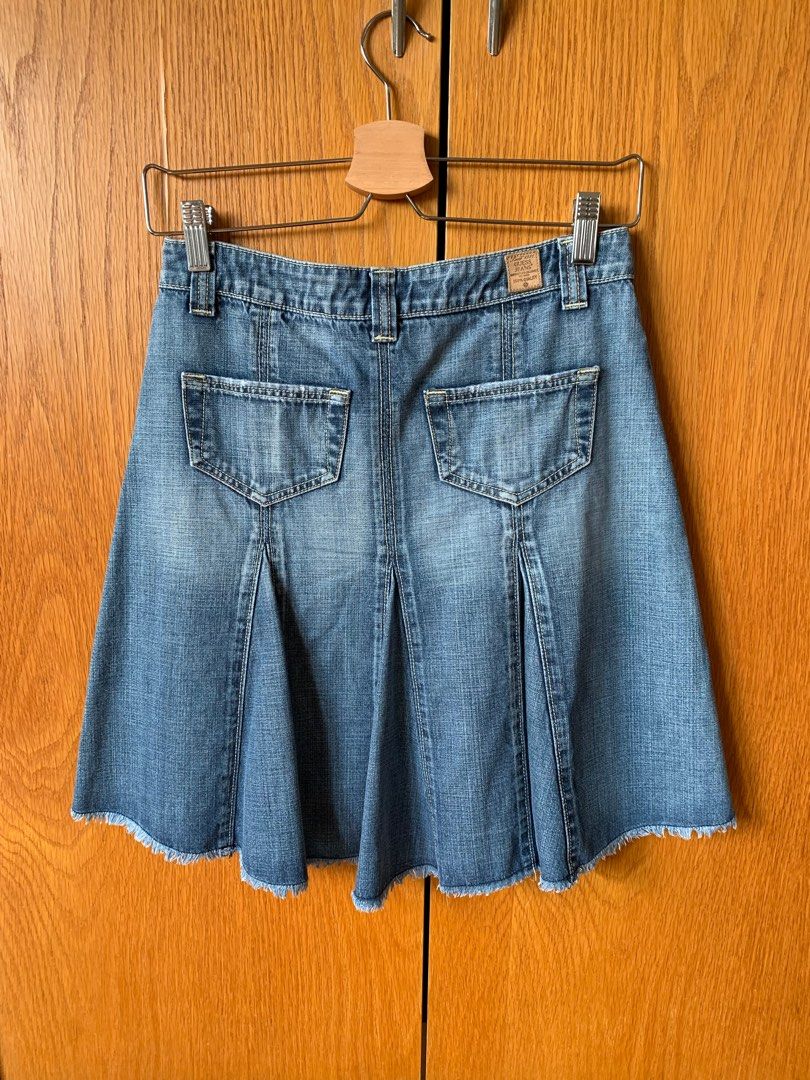 Guess vintage denim skirt Women s Fashion Bottoms Skirts on Carousell