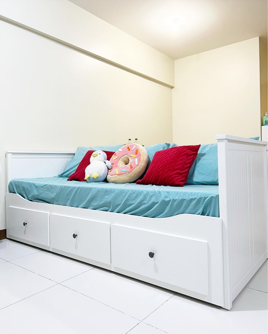 Hemnes Daybed from Furniture Source with 2 mattresses & 3 drawers