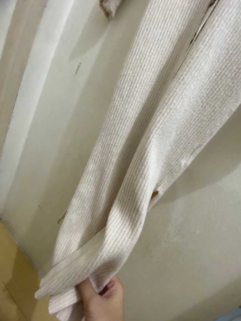 H&M Ribbed Dress (Category: Dresses) located in Muntinlupa City. Submitted by leyarg (Listing ID 1199519565, Image 3). Description: .
