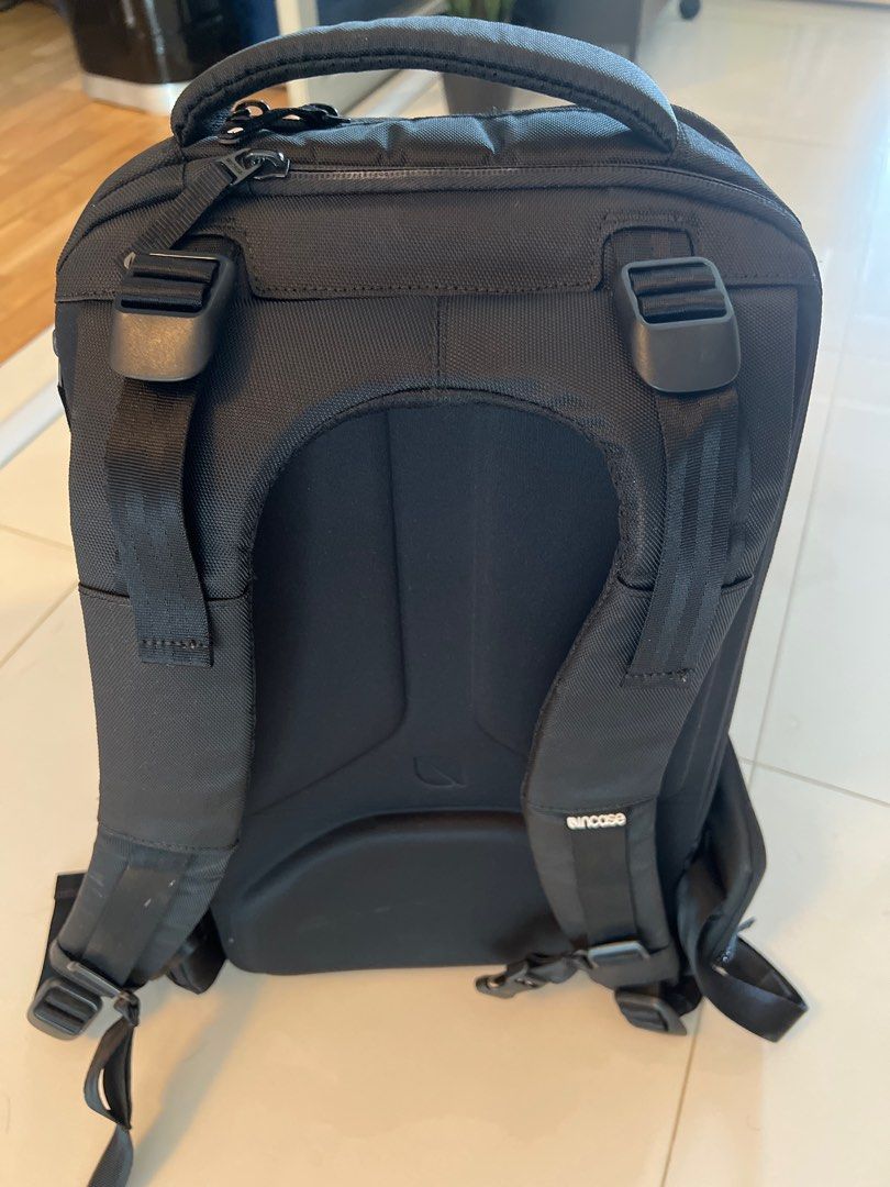 Incase ICON backpack, Men's Fashion, Bags, Backpacks on Carousell