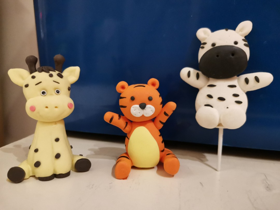 Jungle Animals Cake Topper, Hobbies & Toys, Stationery & Craft, Occasions &  Party Supplies on Carousell
