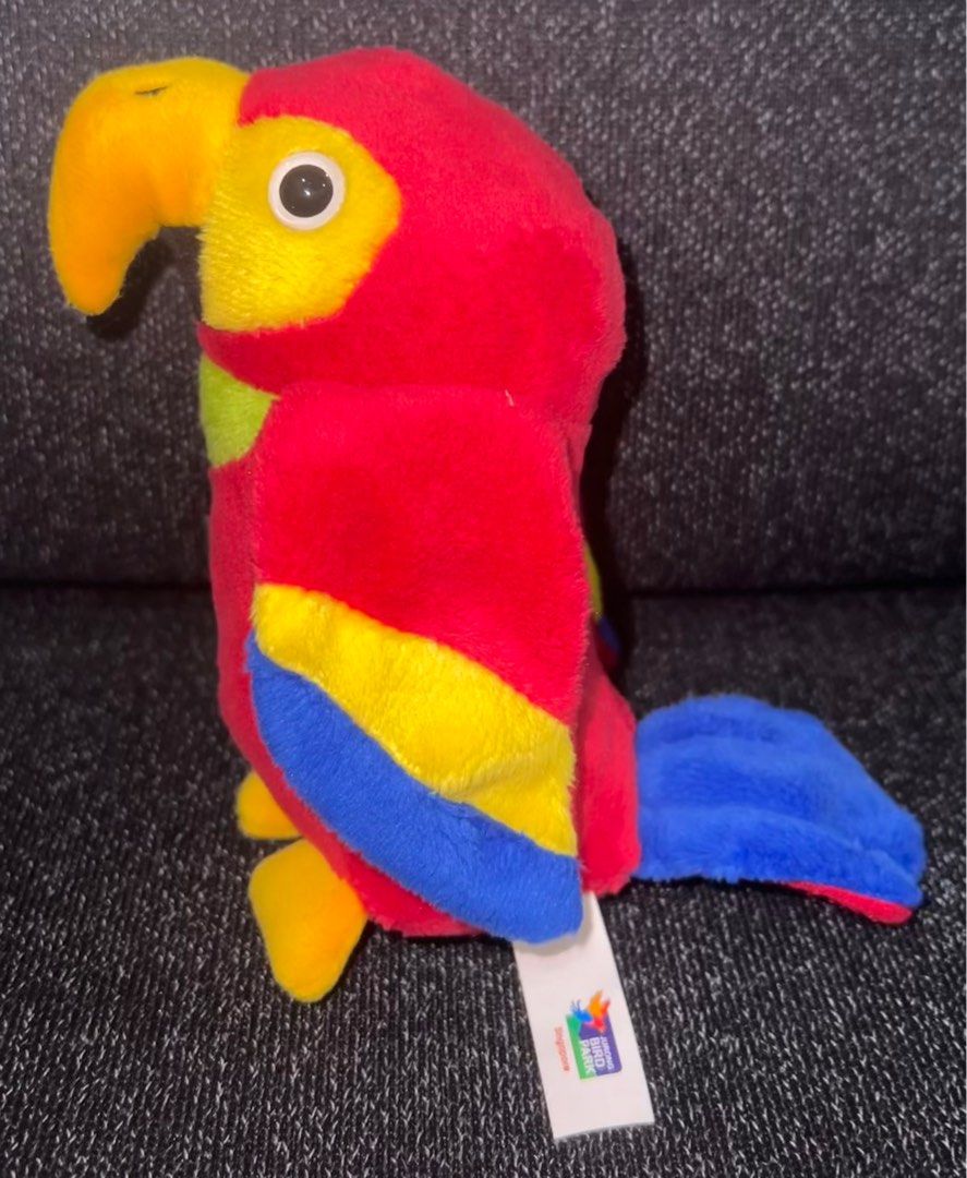 Jurong bird park parrot, Hobbies & Toys, Toys & Games on Carousell