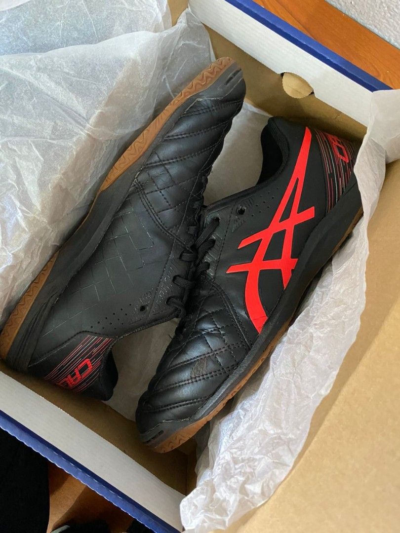 Kasut futsal asics sale