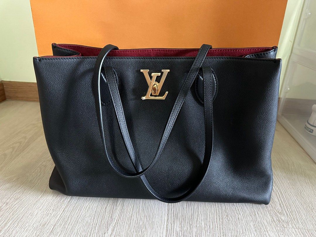 Louis Vuitton Grained Calfskin Lockme Shopper Tote (SHF-21964