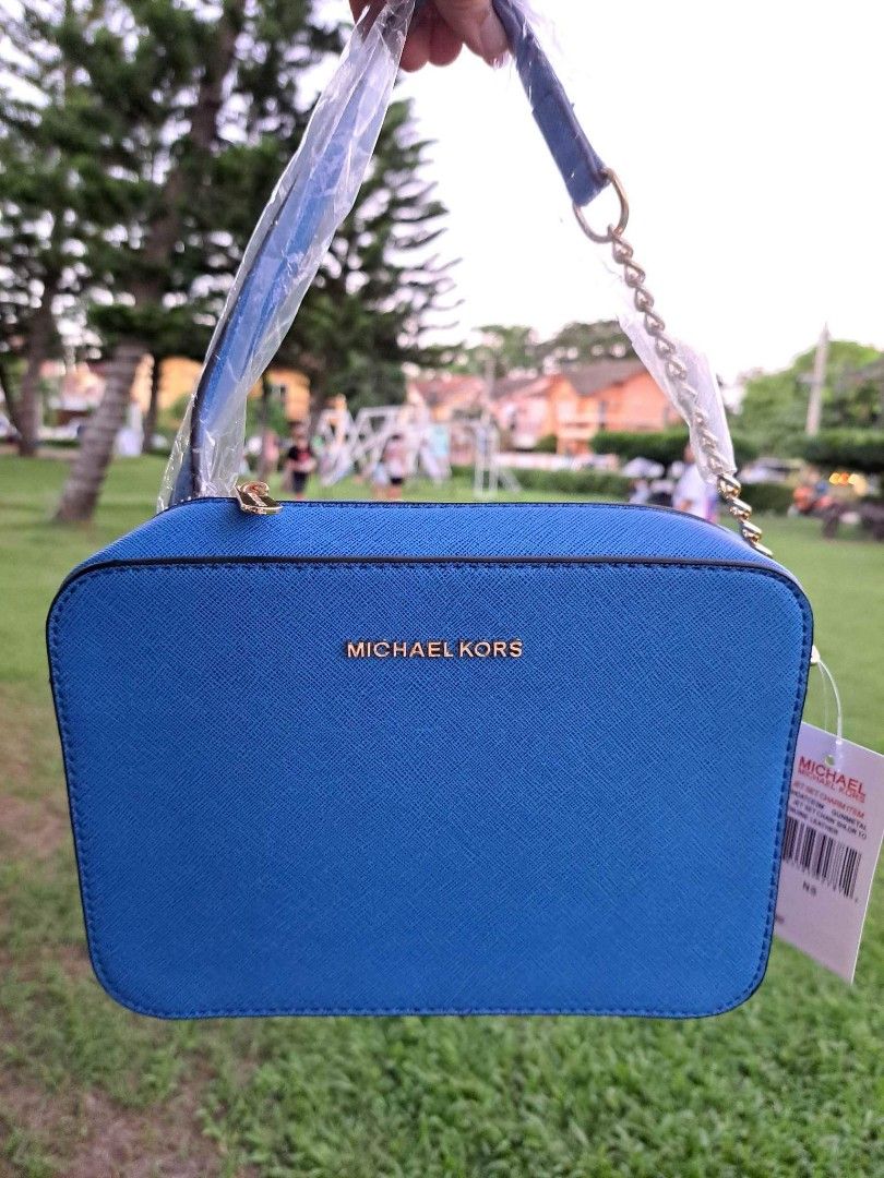 Michael Kors Blue Crossbody Fashion Bag, Women's Fashion, Bags & Wallets, Cross-body  Bags on Carousell