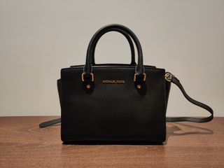 Michael Kors Selma Medium(with strap), Luxury, Bags & Wallets on Carousell