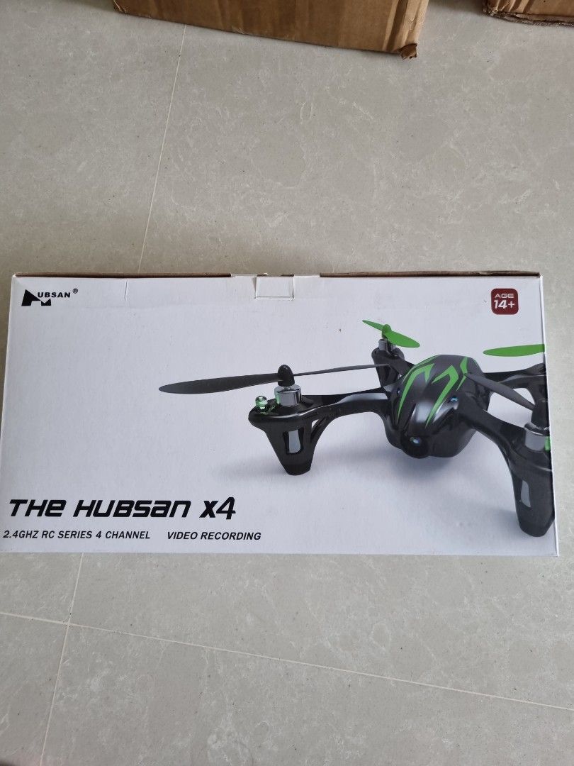 Mini drone with camera (Category: Drones) located in Singapore. Submitted by jiayii_1 (Listing ID 1199478025, Image 2). Description: mini drone for sale. Used for a few times. comes with : 1 charger, 3 batteries, 3 extra propellers open to negos..
