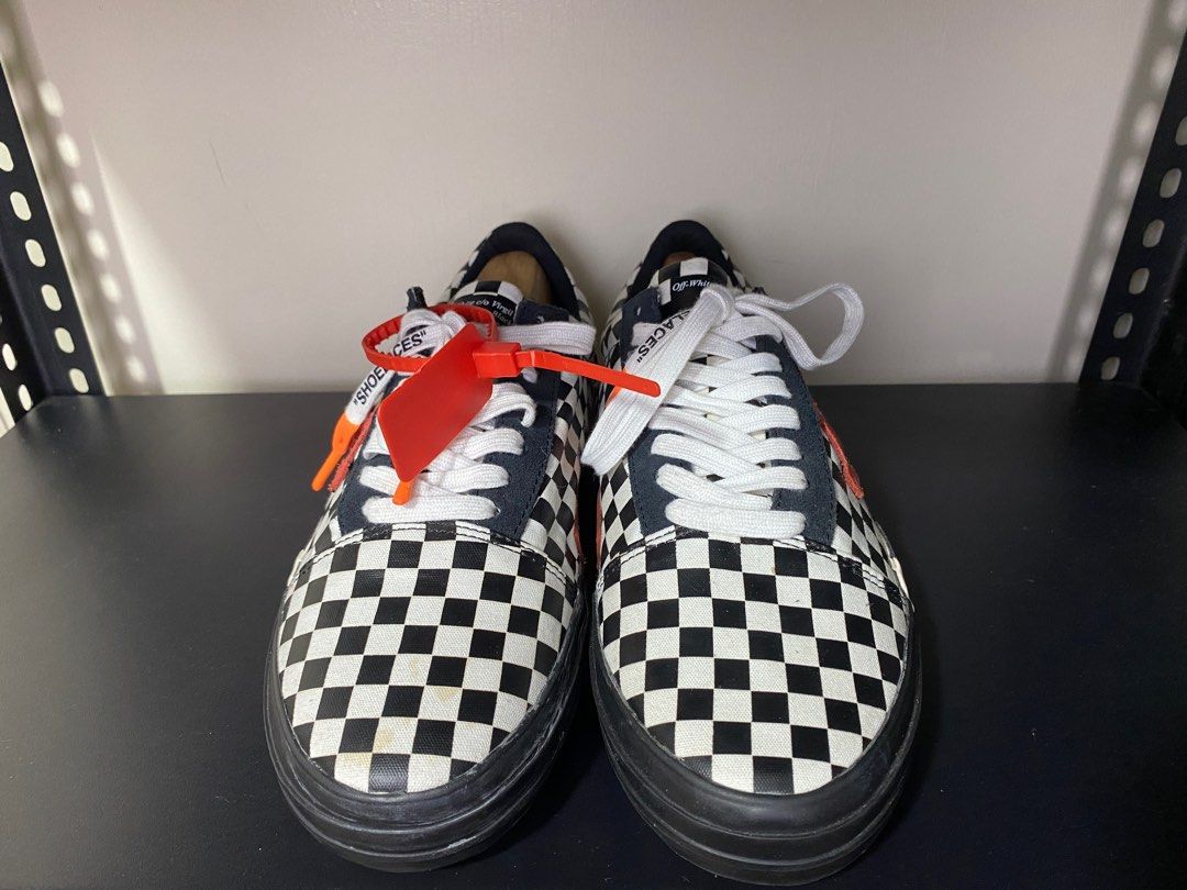 Checkered low top hot sale sneakers off white