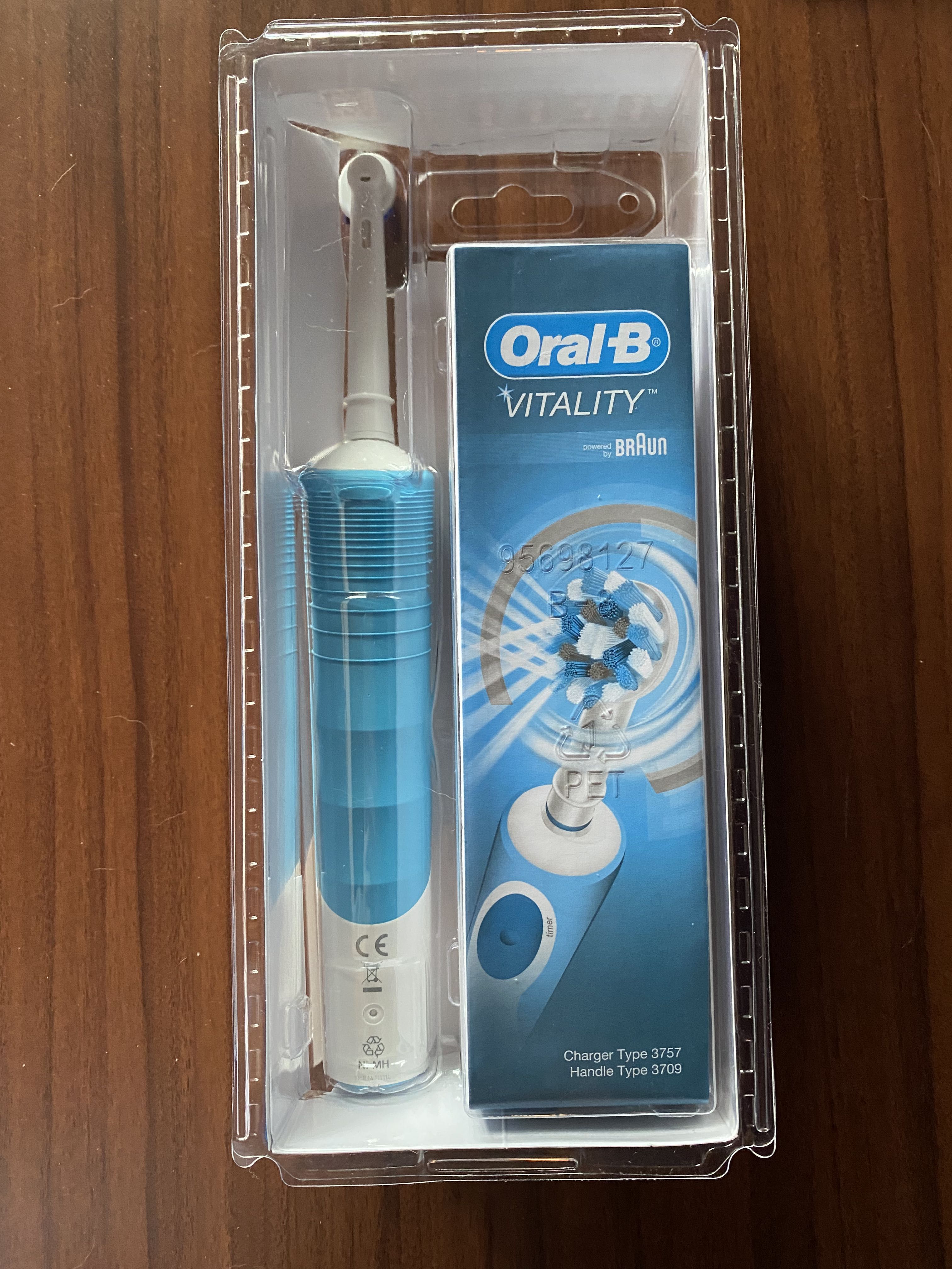 ORAL-B BRAUN VITALITY 3709 RECHARGEABLE ELECTRIC TOOTHBRUSH HANDLE &  CHARGER