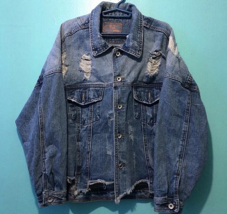 Oversized ripped and cropped denim jacket, Women's Fashion, Coats ...
